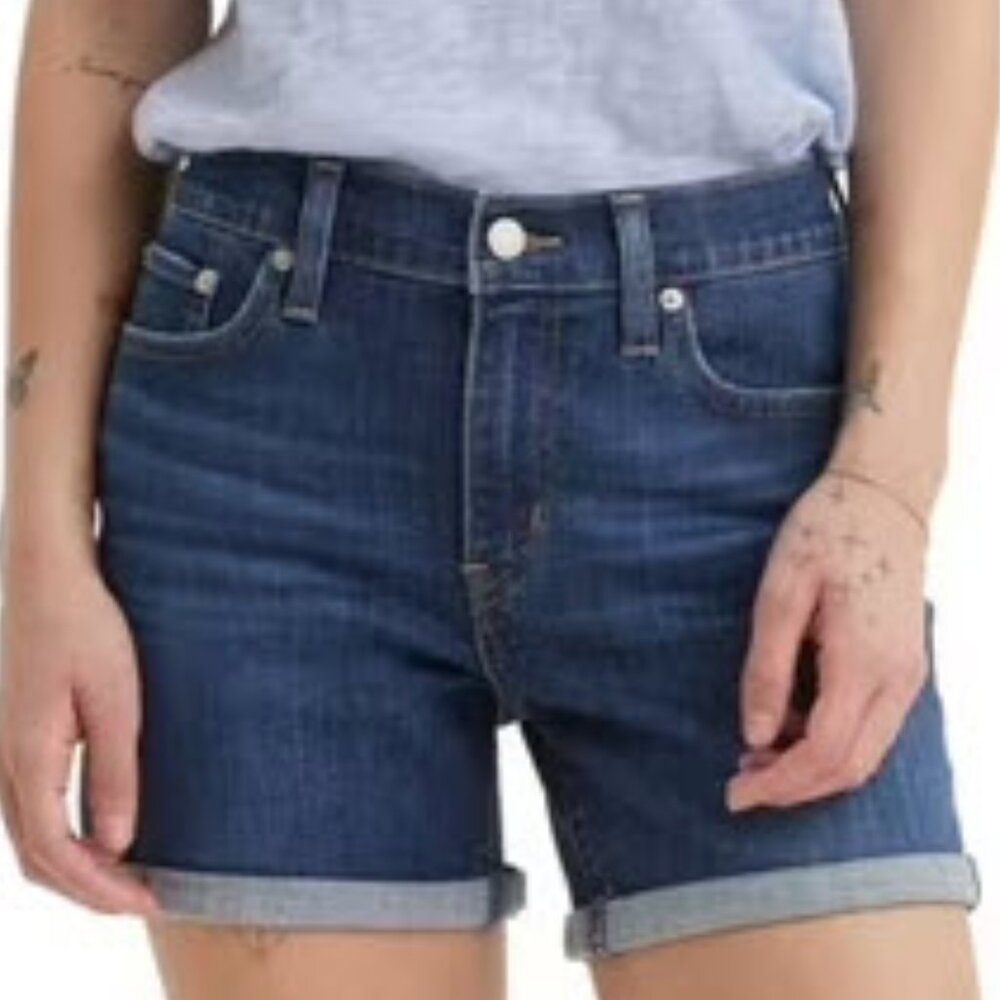 NWT Levi's Women's Mid Length Short - 4" Inseam, W30